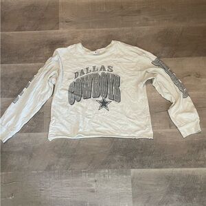 Women’s 47 brand Dallas cowboy cropped long sleeve t shirt.
